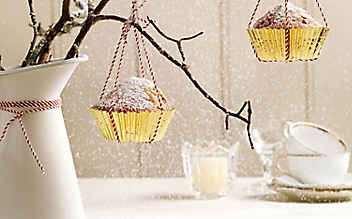 Mini-Weihnachtsstollen als Baumschmuck - (c) Foto: Eisenhut & Mayer Mini-Weihnachtsstollen als Baumschmuck