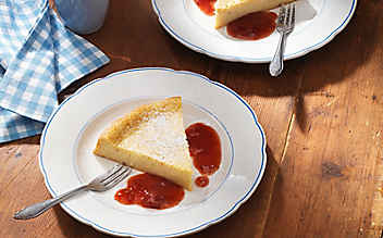 Grießauflauf mit Erdbeermarmelade - (c) Foto: Eisenhut & Mayer Grießauflauf mit Erdbeermarmelade