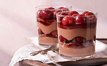 Schwarzwälder Kirschtorte im Glas - (c) Foto: Eisenhut & Mayer Kirschtorte