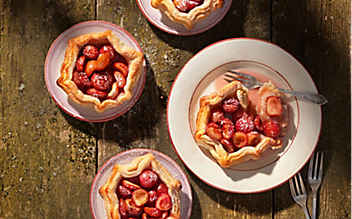 Kirsch-Törtchen mit Marzipan - (c) Foto: Eisenhut & Mayer Kirschtörtchen