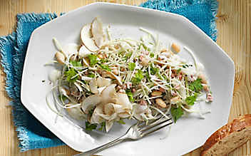 Schneller Salat von der Petersilwurzel - (c) Foto: Eisenhut & Mayer Salat von der Petersilwurzel