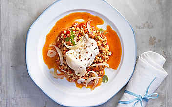 Süß-sauer marinierter Waller auf Paprika-Rollgerste - (c) Foto: Eisenhut & Mayer Süß-sauer marinierter Waller auf Paprika-Rollgerste