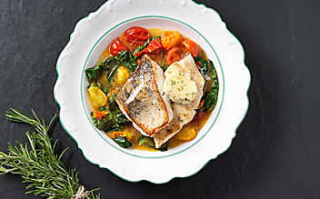 Zander mit Tomaten-Spinat - (c) Foto: Eisenhut & Mayer Zander mit Tomaten-Spinat