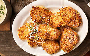 Sauerkrautpuffer mit Schnittlauchrahm - (c) Foto: Eisenhut & Mayer Sauerkrautpuffer