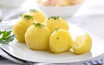 Einfache Erdäpfel-Knödel - (c) Foto: Eisenhut & Mayer Erdäpfelknödel