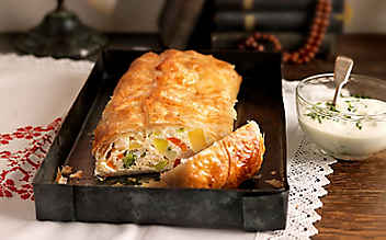 Gemüse-Strudel mit Kräutersauce - (c) Foto: Eisenhut & Mayer Gemüse-Strudel mit Kräutersauce