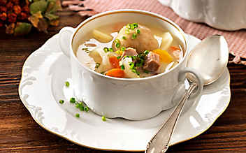 Ganslsuppe mit Bröselknödeln - (c) Foto: Eisenhut & Mayer Ganslsuppe