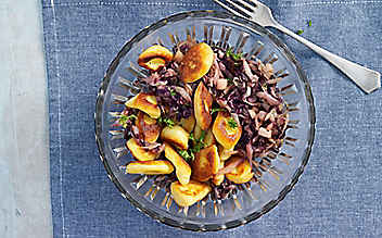 Erdäpfel-Nidei mit Radicchio-Gemüse - (c) Foto: Eisenhut & Mayer Erdäpfelnidei