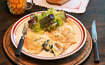 Erdäpfel-Schlutzer mit Spinat-Käse-Fülle - (c) Foto: Eisenhut & Mayer Erdäpfelschlutzer