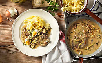 Girardi-Rostbraten mit hausgemachten Bandnudeln - (c) Foto: Eisenhut & Mayer Girardirostbraten