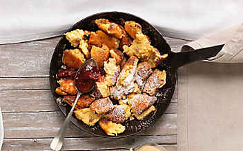 Kaiserschmarren mit Rosinen - (c) Foto: Eisenhut & Mayer Kaiserschmarrn
