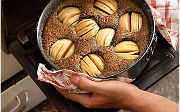 Waldviertler Apfel-Mohn-Kuchen - (c) Foto: Eisenhut & Mayer Apfel -Mohn-Kuchen