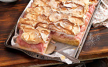 Rhabarberkuchen - (c) Foto: Eisenhut & Mayer Rhabarberkuchen