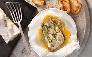 Gegarter Karpfen mit Liebstöckel - (c) Foto: Eisenhut & Mayer Karpfen mit Liebstöckl