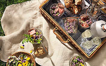Roastbeef-Erdäpfelsalat mit Wiesenkräutern - (c) Foto: Eisenhut & Mayer Roastbeef-Erdäpfelsalat mit Wiesenkräutern
