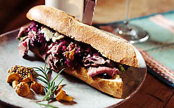 Sausaler Jägerbrot: Michael Gerngross verrät sein Buschenschank-Rezept - (c) Foto: Marko Mestrovic Sausaler Jägerbrot: Michael Gerngross verrät sein Buschenschank-Rezept
