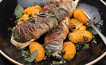 Herbst-Saltimbocca vom Huhn mit Süßkartoffel-Gnocchi - (c) Foto: Carletto Photography Herbst-Saltimbocca vom Huhn mit Süßkartoffel-Gnocchi
