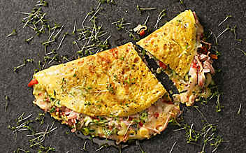 Omelette mit Schinken, Käse und Gemüse - (c) Foto: Eisenhut & Mayer Omelette mit Schinken, Käse und Gemüse