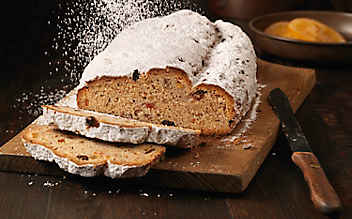 Herrlich aromatischer Christstollen - (c) Foto: Eisenhut & Mayer Herrlich aromatischer Christstollen