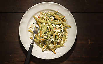 Kräuterschupfnudeln mit geriebenem Schottenkäse - (c) Foto: Eisenhut & Mayer Kräuterschupfnudeln