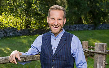 Unsere ServusTV-Moderatoren: Sebastian Weber Unsere ServusTV-Moderatoren: Sebastian Weber
