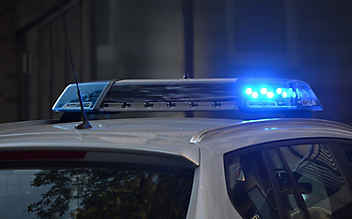 17-Jähriger fährt mit Blaulicht und Megafon - (c) Foto: pixabay.com 17-Jähriger fährt mit Blaulicht und Megafon