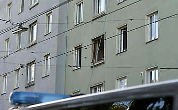 Gasexplosion in Wohnhaus: Ein Schwerverletzter - (c) APA/HERBERT NEUBAUER Gasexplosion in Wohnhaus: Ein Schwerverletzter