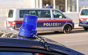Wegen Gebet: 17-Jähriger prügelt auf Lehrer ein - (c) Foto: Ernst Weingartner / picturedesk.com Wegen Gebet: 17-Jähriger prügelt auf Lehrer ein