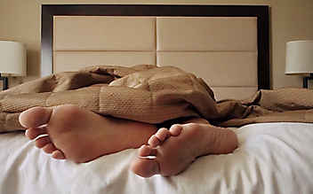 Betrunkener legt sich zwischen schlafendes Paar ins Bett - (c) Foto: pixabay.com Betrunkener legt sich zwischen schlafendes Paar ins Bett