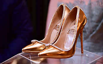 Für 14,5 Mio. Euro: Juwelier bietet teuerste Schuhe der Welt - (c) Foto: Giuseppe Cacace / AFP / picturedesk.com Für 14,5 Mio. Euro: Juwelier bietet teuerste Schuhe der Welt