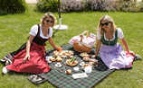 Das Servus Heumilch-Picknick im Wiener Augarten Das Servus Heumilch-Picknick im Wiener Augarten