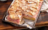 Rhabarberkuchen - (c) Foto: Eisenhut & Mayer Rhabarberkuchen